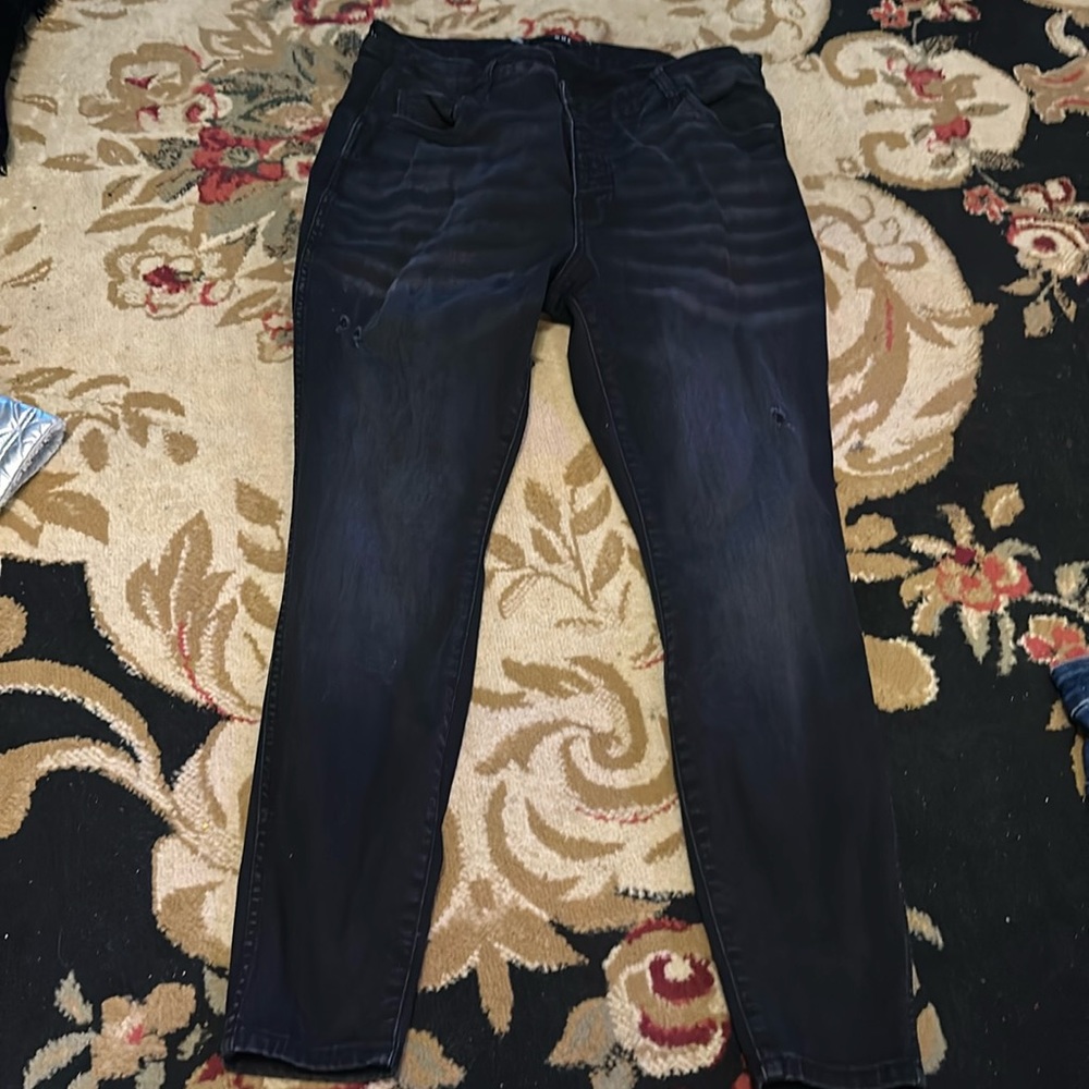Kut from the Kloth button-up stretch black jeans w/slight distressing. Sz 18